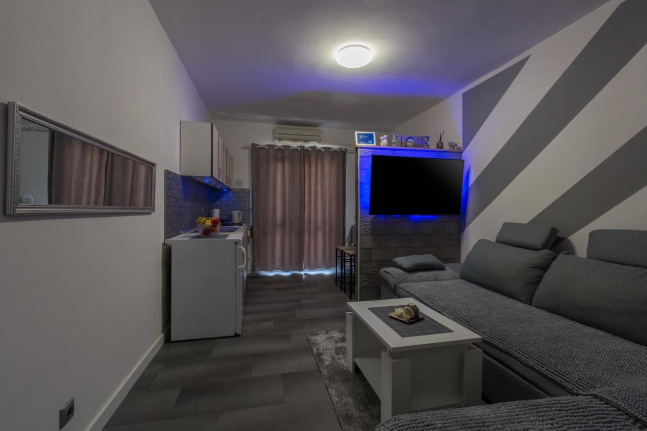 Apartment 50 Shades Of Grey โปเรช ภายนอก รูปภาพ