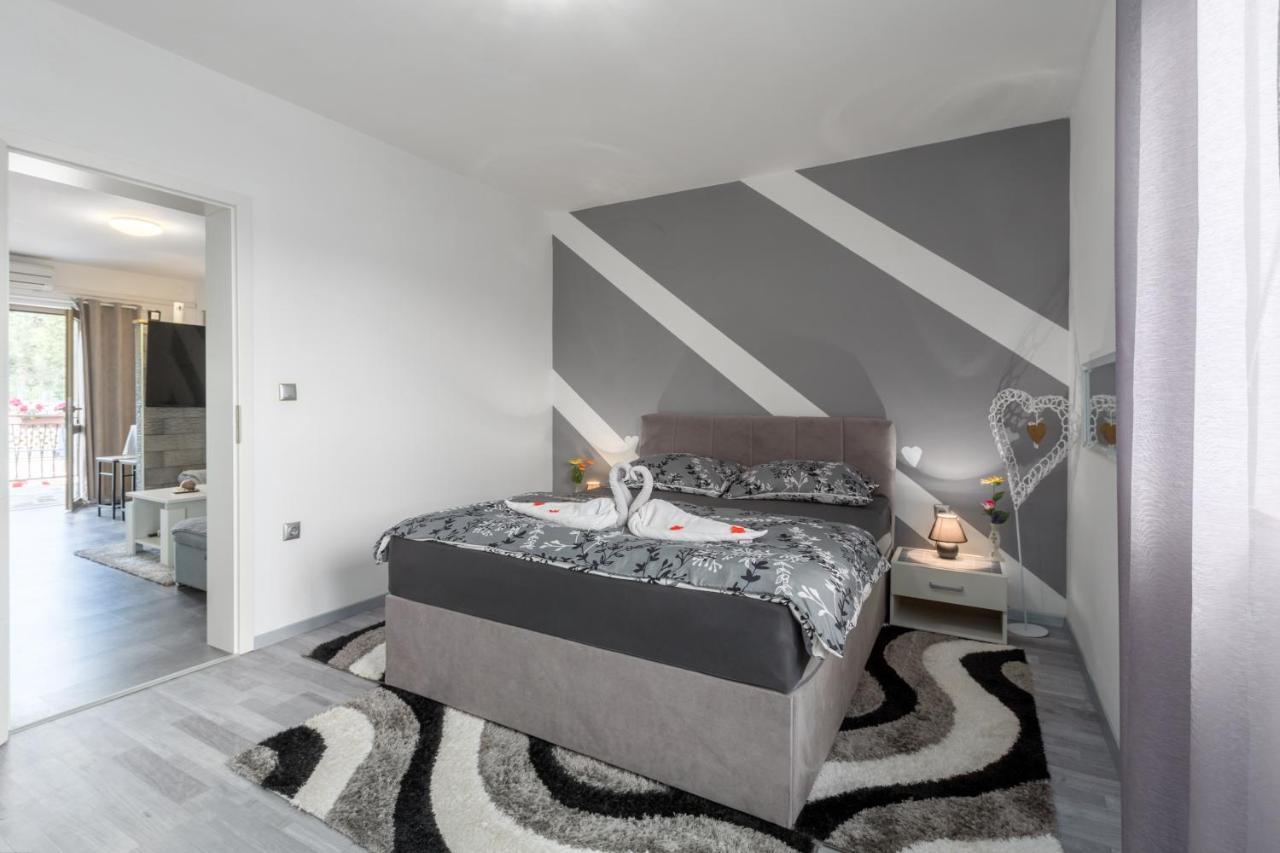 Apartment 50 Shades Of Grey โปเรช ภายนอก รูปภาพ