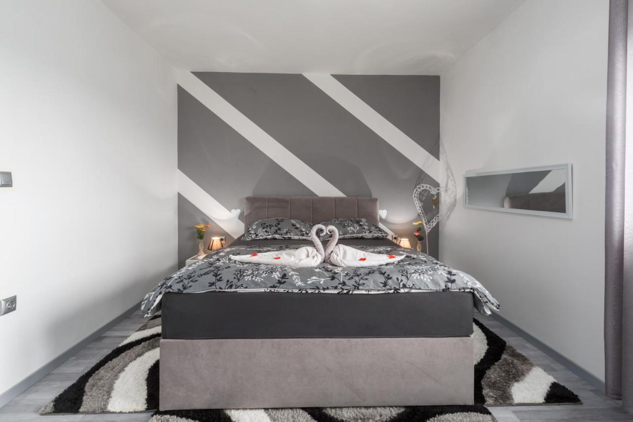 Apartment 50 Shades Of Grey โปเรช ภายนอก รูปภาพ