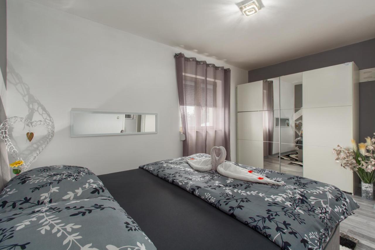 Apartment 50 Shades Of Grey โปเรช ภายนอก รูปภาพ